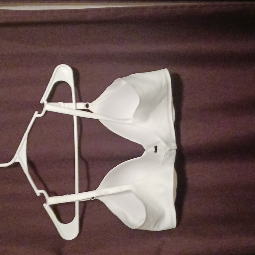 A white 40C bra, by Warner's